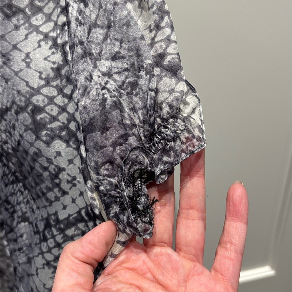 Zara Basic Sheet Gray Patterned Blouse in Size S - image 5